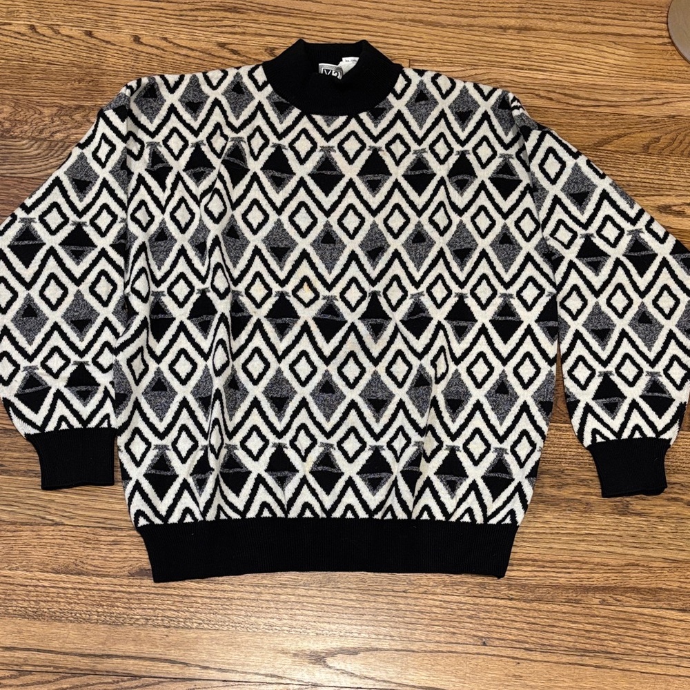 V2 by Versace Vintage Geometric Black and White Sweater XL